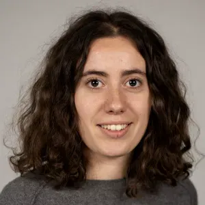 Étudiante diplômée, sérieuse et créative
