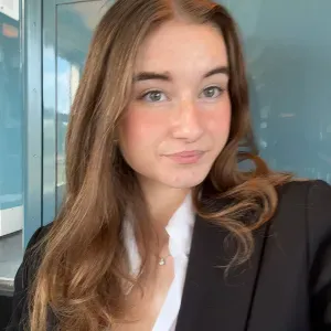 Baby-sitter disponible dans les environs de Maurepas 