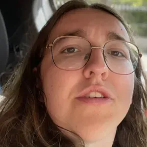 Baby-sitter expérimentée a valence 