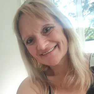 Cherche un emplois.service a la personne 