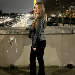 Baby-sitter et étudiante en médecine à Paris 