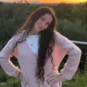 Grande sœur de 3 filles, Baby-sitter expérimentée ! 