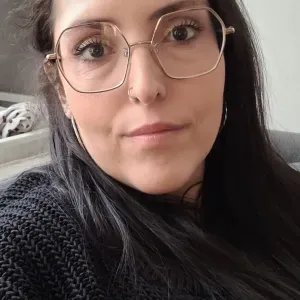 Professionnelle cherche baby sitting les soirs et week-end 