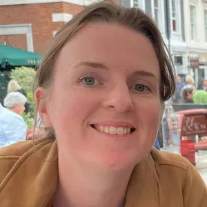 Je recherche une assistante maternelle.