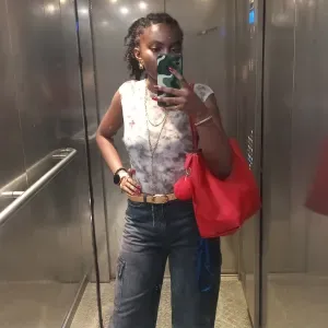 Baby-sitter motivée et à l'écoute sur Schoelcher 