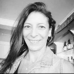 Massagista relaxamento. Terapeuta manual credenciada por CFM