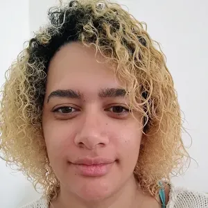 Babysitter com experiência multidisciplinar.