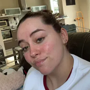 Aide-soignante dispo pour babysitting 