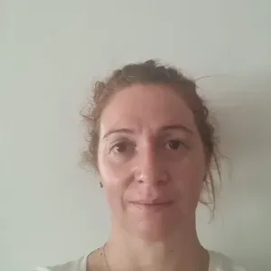 Empregada de limpeza responsável