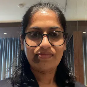 Cleaning lady in Lisbon with give first priority to work.