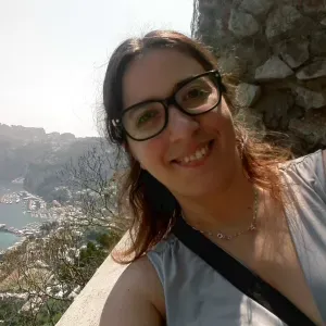 Sono alla ricerca di un lavoro o di mattina o di pomeriggio 