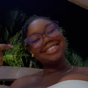 Baby-sitter expérimentée en Guadeloupe, sur Baie-Mahault