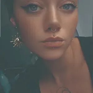 Femme de ménages rigoureuse attentive et motivée 