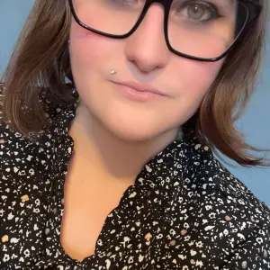 Nounou à domicile expérimentée sur Mayenne et Versailles 