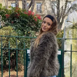 Étudiante responsable pour garde d'enfants