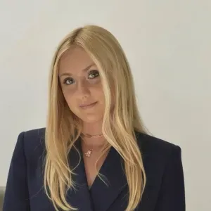 Baby-sitter douce dans la belle ville d'Aix en Provence