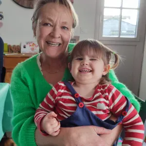 Je cherche un/une baby-sitter à domicile 