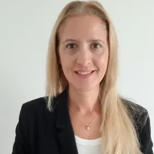 Femme de ménage serieuse et véhiculée 