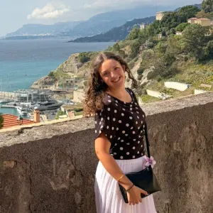 Baby-sitter à Nice patiente et souriante !