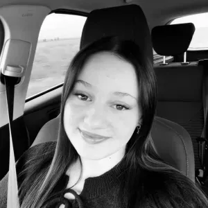 Baby-sitter disponible dès maintenant 