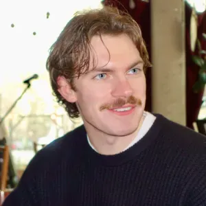 Experienced tutor, looking to improve your level of English!