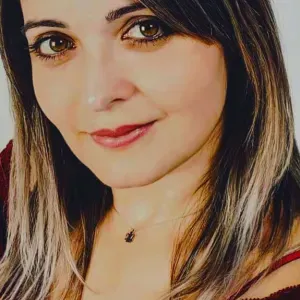 Babysitter formação Educação de Infância com experiência