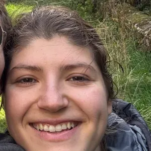 Baby-sitter expérimenté alentour Paulhaguet 