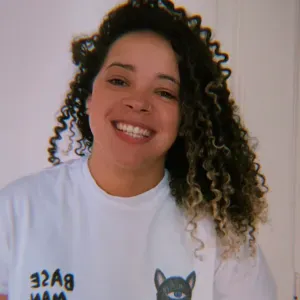 Empregada de limpeza no porto 