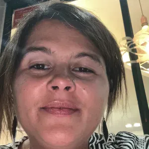 Femme de menage consciencieuse 