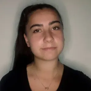 Baby-sitter créative dispo dès maintenant 
