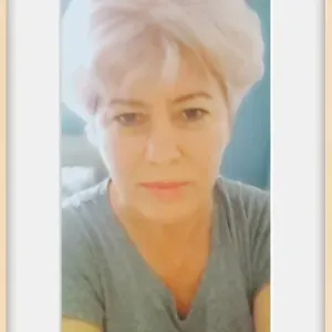 Addetta alle pulizia a Torino con grande attenzio