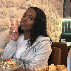 Lycéenne en classe de 1ere Technologique 