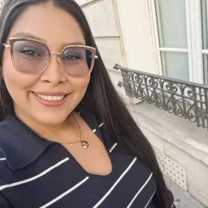 Garde d'enfants avec amour, patience et responsabilité.