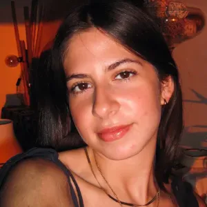 Babysitter com experiência no Porto.