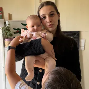Baby-sitter expérimentée – Auxiliaire de puériculture