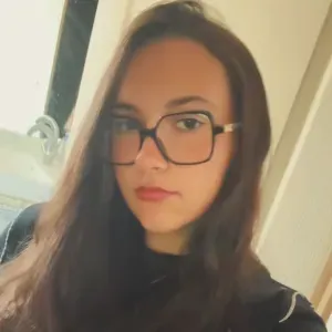 Léane , Baby sitter à rebais . Garde d'enfant et devoirs