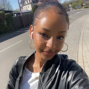 Experienced babysitter available in Bolanden