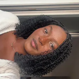 Aide à domicile disponible à Paris en juillet