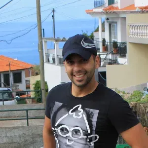 Oferta de emprego para uma babysitter em Sesimbra