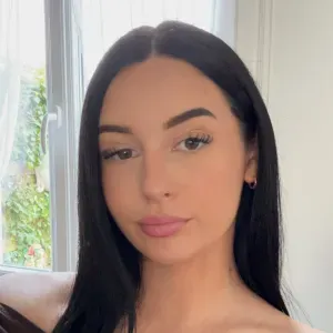 Baby-sitter douce au petit soins 