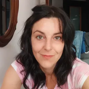 Addetta alle pulizie in case private