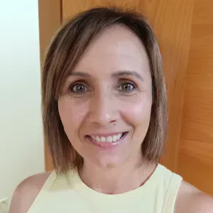 Empregada de limpeza com rigor e qualidade