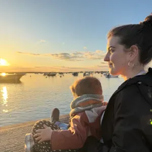 Je cherche une baby-sitter 