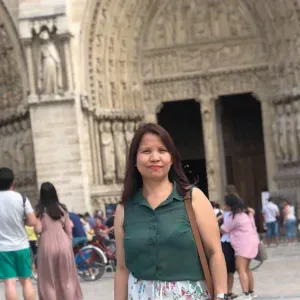 I am a Filipina looking for work ménage a Paris 