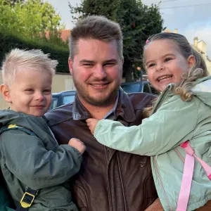 Recherche baby-sitter de confiance – Disponible en urgence