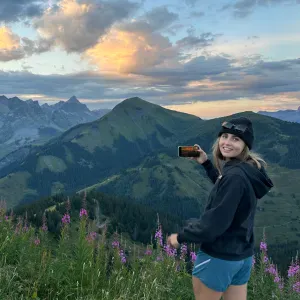 Baby-sitter occasionnelle autour de Megeve ! 