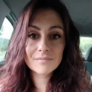 Baby-sitter enseignante de formation, maman de 3 enfants 