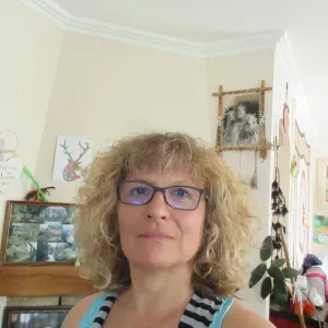 Babby-sitter motivée pour donner le meilleur aux enfants