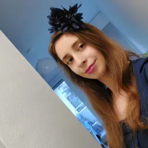 Jeune Femme de ménage sérieuse temporaire