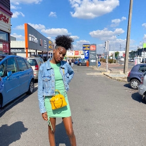 BABY-SITTER (VACANCES/PERIODE SCOLAIRE)